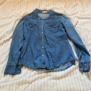 Women’s M Denim Button Up Shirt